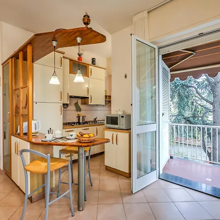 Gabri By The Sea With Balcony And Shared Garden - Happy Apartment *