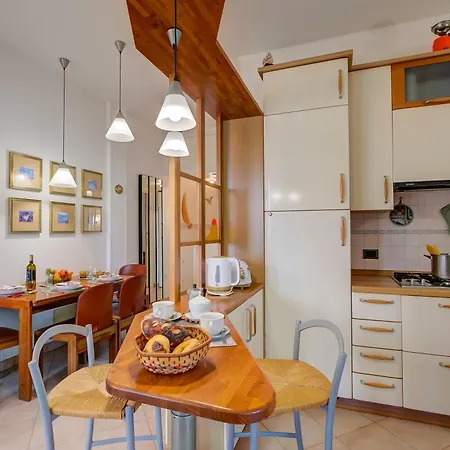 Appartement Gabri By The Sea With Balcony And Shared Garden - Happy *