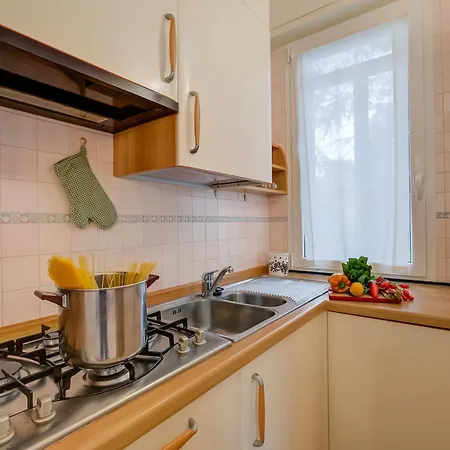 Gabri By The Sea With Balcony And Shared Garden - Happy Apartment *