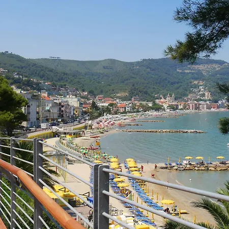 Gabri By The Sea With Balcony And Shared Garden - Happy Apartment