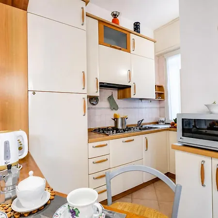Apartment Gabri By The Sea With Balcony And Shared Garden - Happy Diano Marina