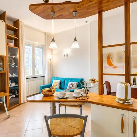 Apartment Gabri By The Sea With Balcony And Shared Garden - Happy