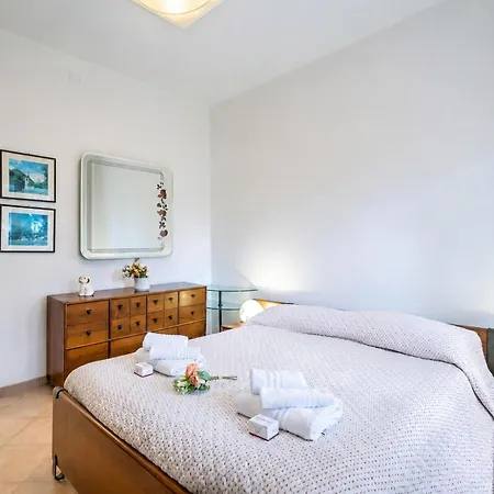 Apartment Gabri By The Sea With Balcony And Shared Garden - Happy *