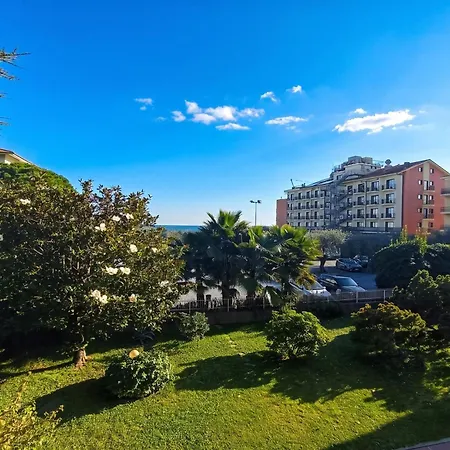 Apartment Gabri By The Sea With Balcony And Shared Garden - Happy Diano Marina