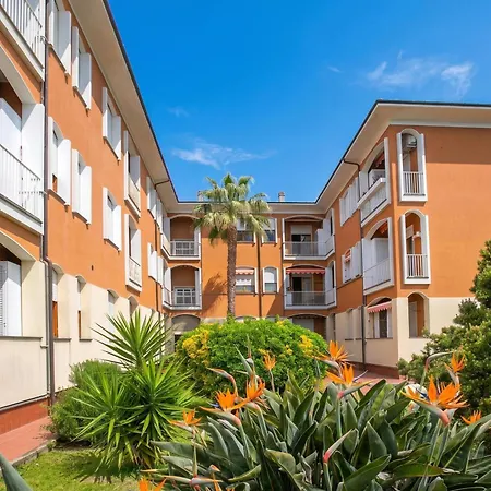 Gabri By The Sea With Balcony And Shared Garden - Happy *